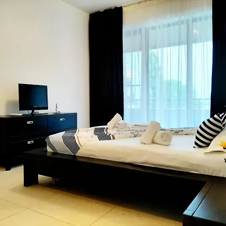 Lake View Boutique * Mamaia